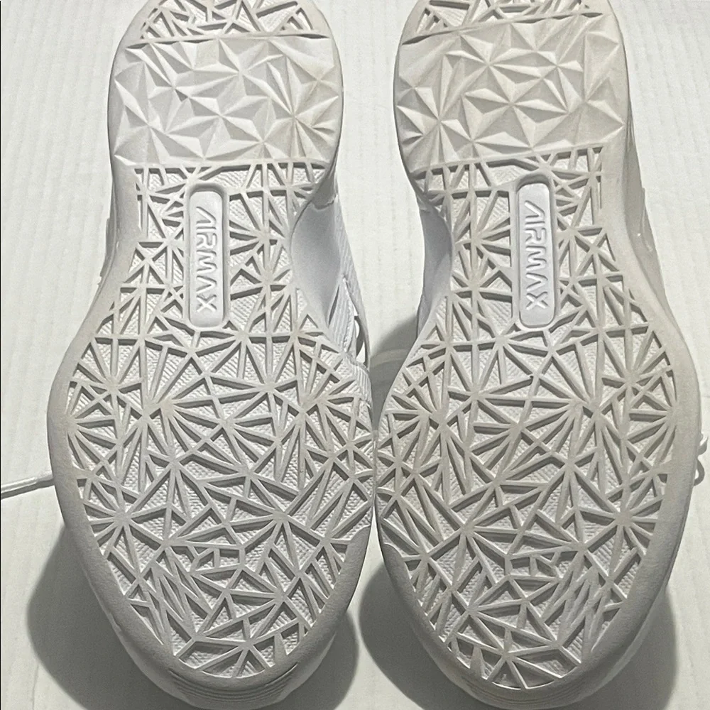NEW Nike Womens Air Max Bella TR 5 Fitness Running Shoes White Women’s Sz 7